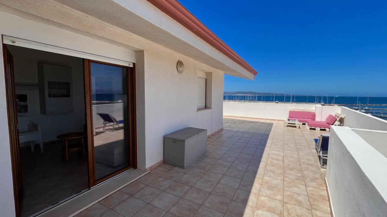 Апартаменты Attici Con Terrazzo Vista Mare Калазетта Экстерьер фото