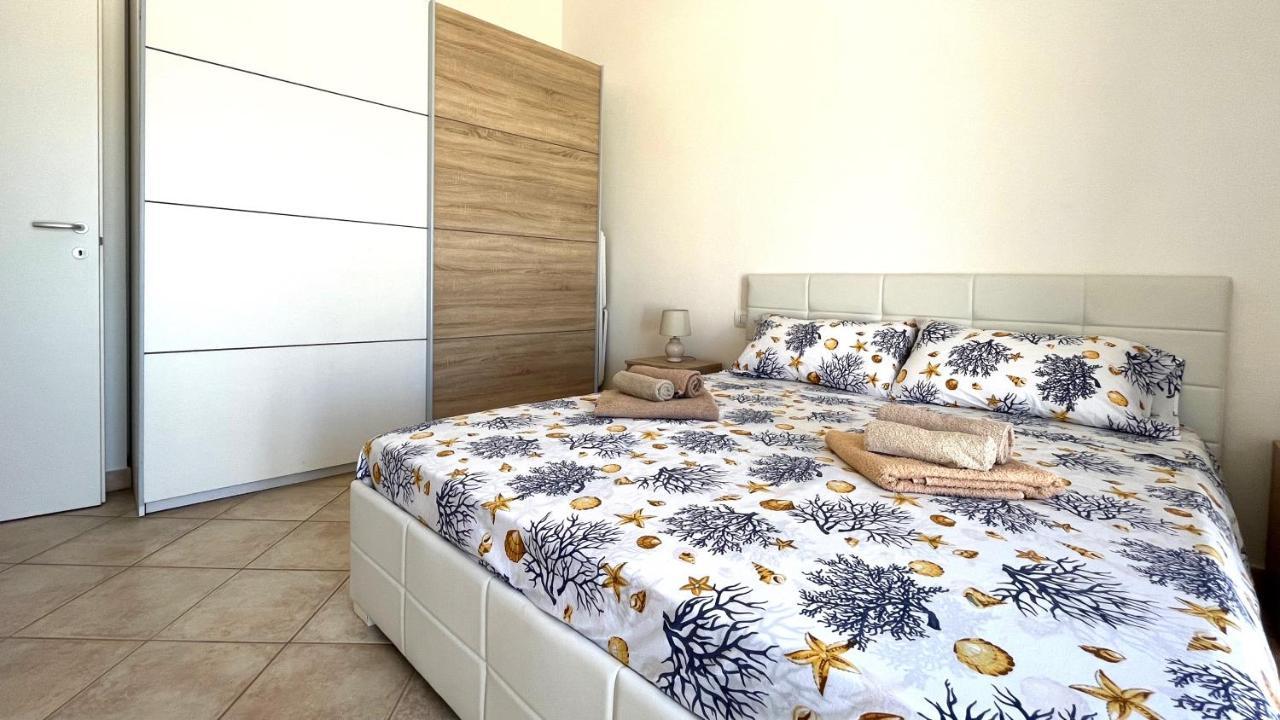 Апартаменты Attici Con Terrazzo Vista Mare Калазетта Экстерьер фото